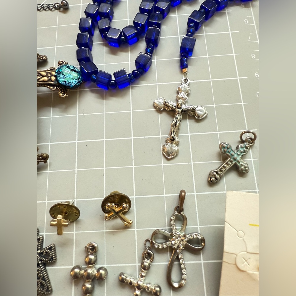 Vintage Christian Cross Jewelry Repurpose Lot - Picture 7 of 17